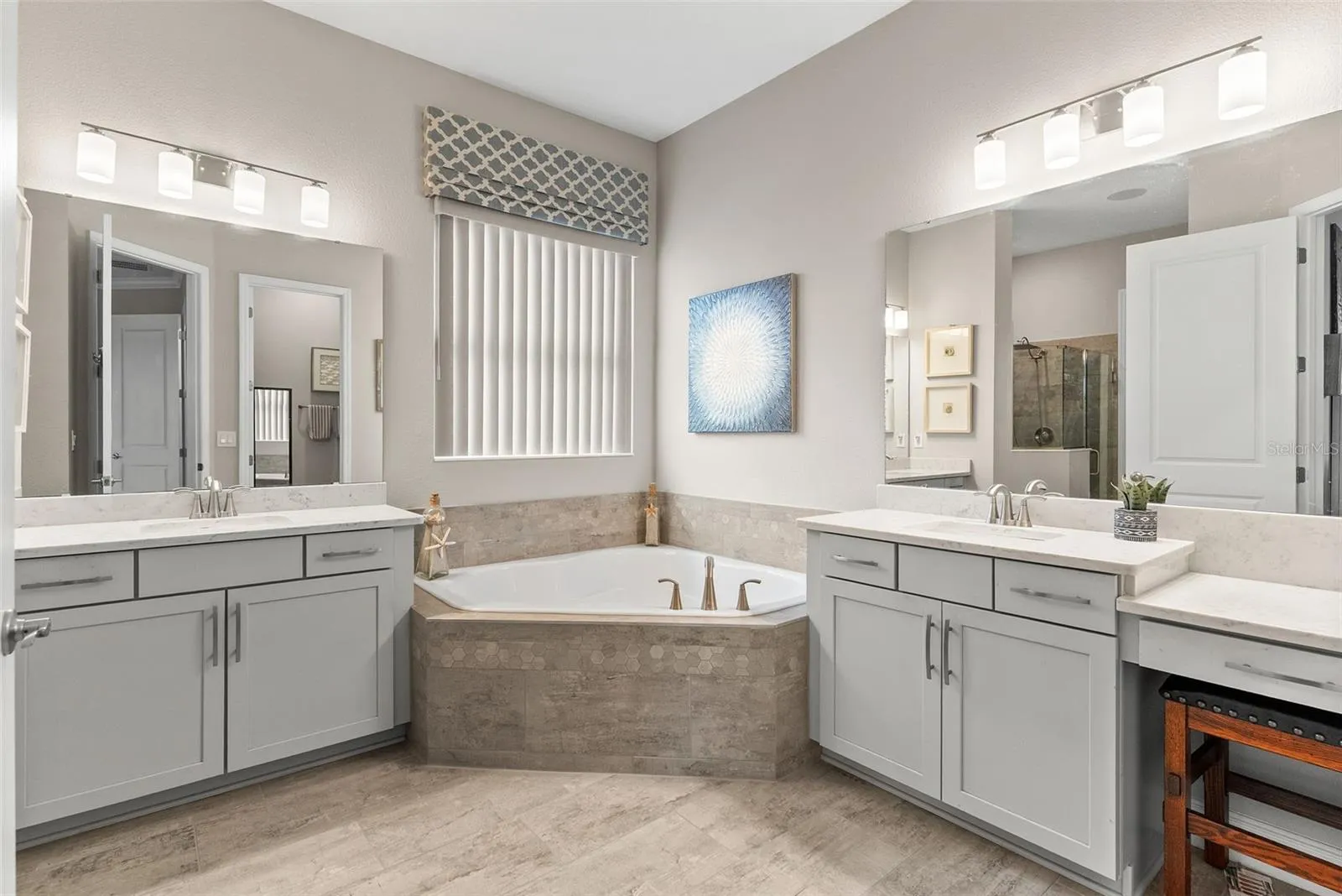 Primary Suite En-Suite