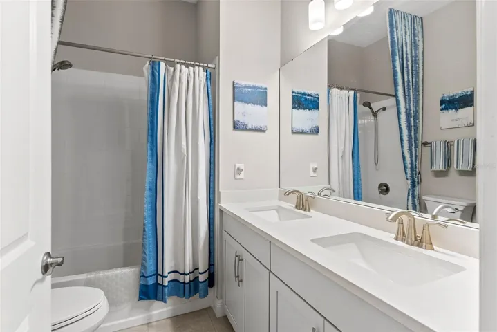 Full Bathroom Off Of Bedrooms