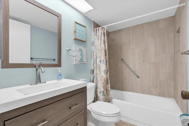 Bathroom 2 with tub/shower condo