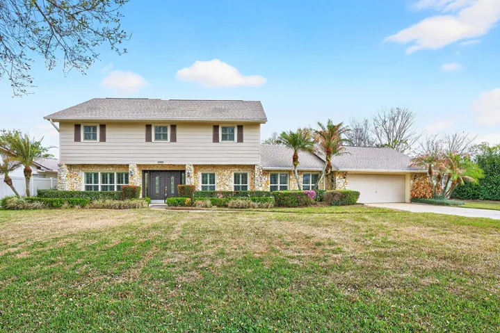 All the space you could want, a prime East Orlando location, NO HOA, and the perfect opportunity to make a home your own – welcome to Rio Pinar South!