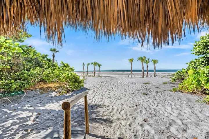Beachfront Tiki Hut with BBQ Grills