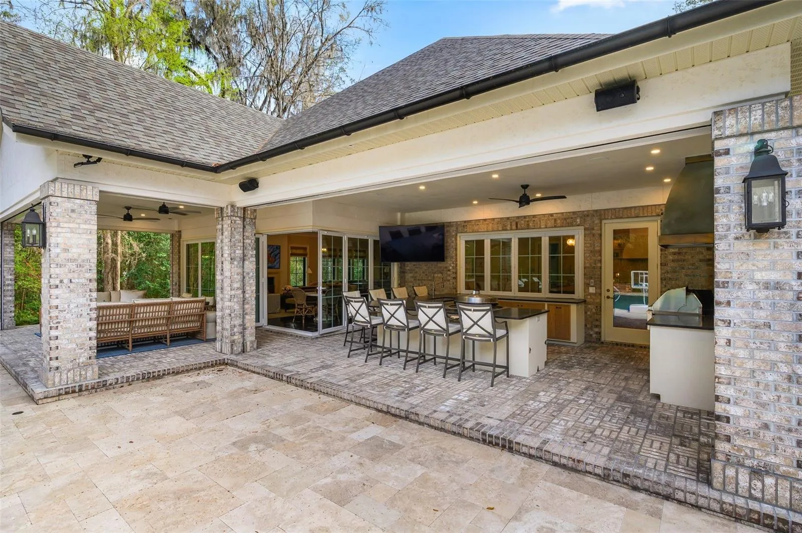 Guest House Covered patio w/Motorized Screens