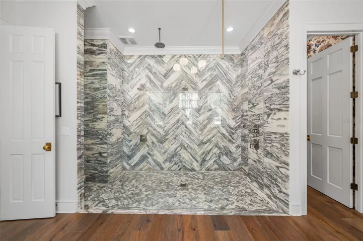 Double shower heads & Rain shower head