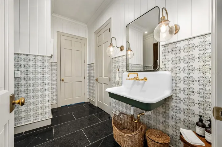Guest House Full Bathroom