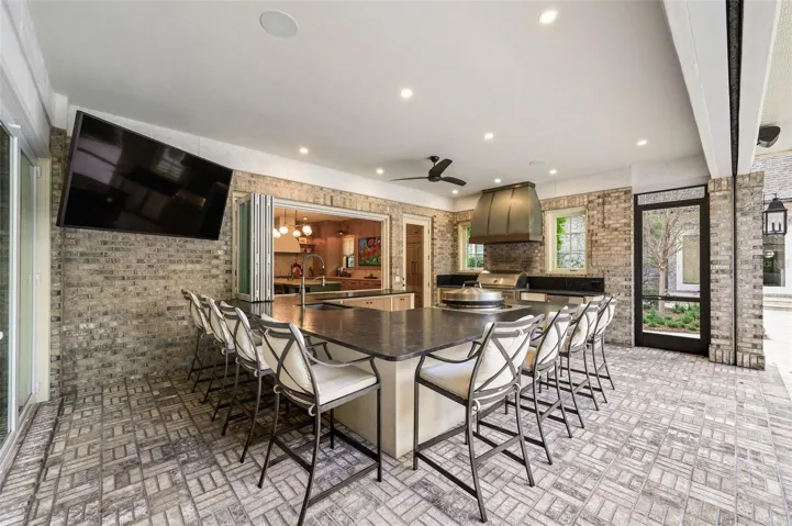 Full summer kitchen