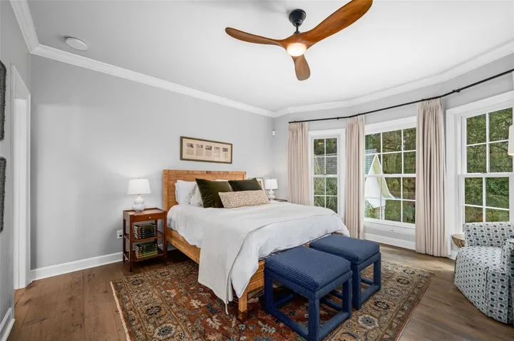 Guest Bedroom (2nd floor)