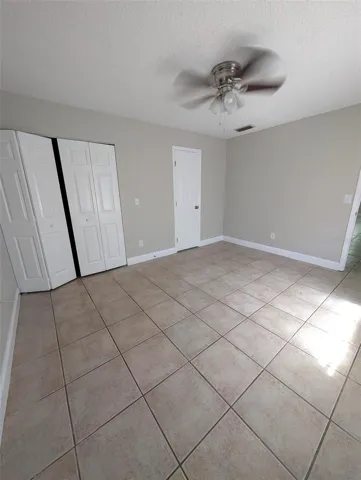 Master bedroom 1 pic 2