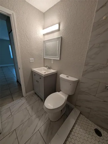 Bathroom 1-pic 3