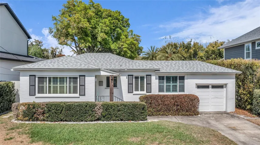 Adorable move-in ready 3/2 on a wonderful street in Delaney Park!
