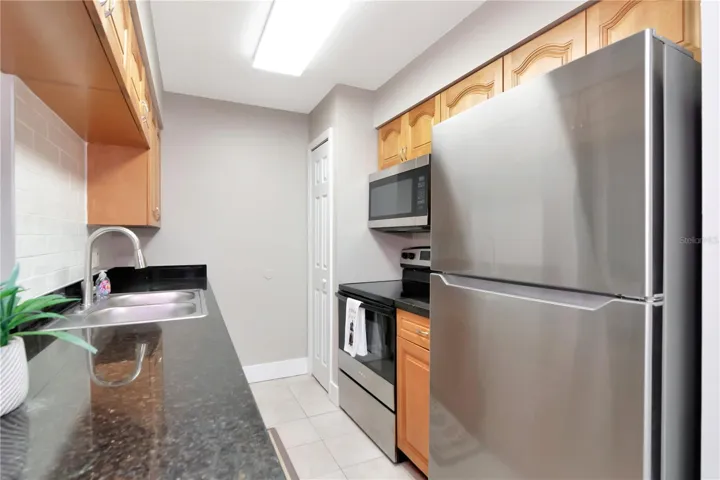 Kitchen w/ New Cabinets, Granite Counters, and New Appliances