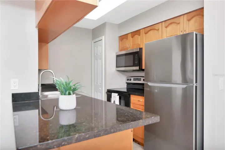 Kitchen w/ New Cabinets, Granite Counters, and New Appliances