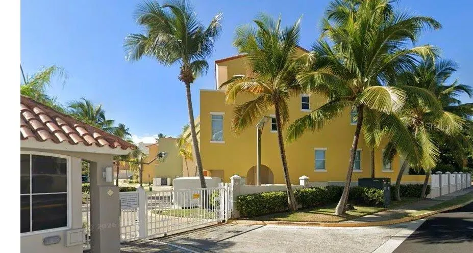 An enclosed small community where each home has a boat slip