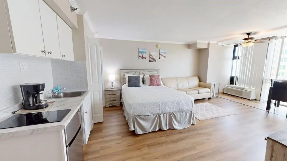 *#606 - Queen sized bed