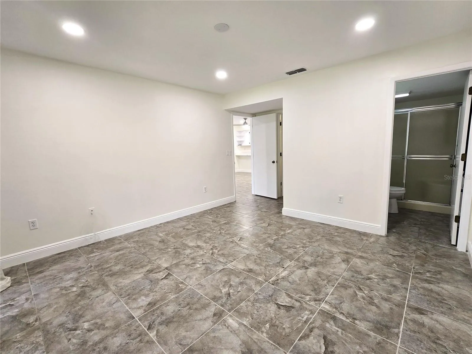 Walk in closet