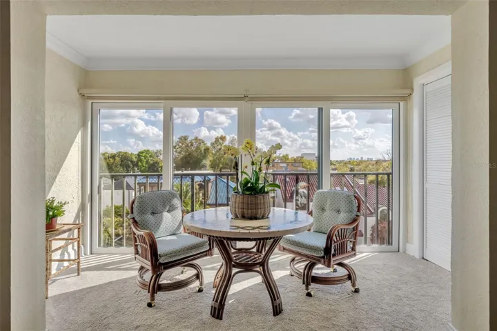 Sunroom W/ Stunning Views of Downtown Skyline