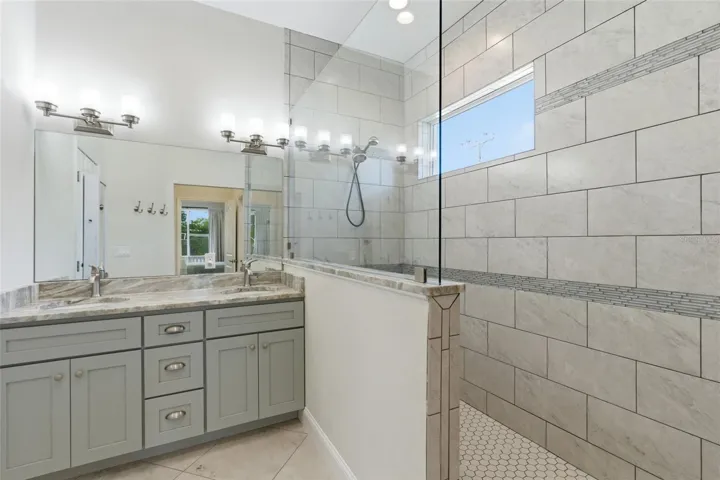 Primary En-Suite Bathroom