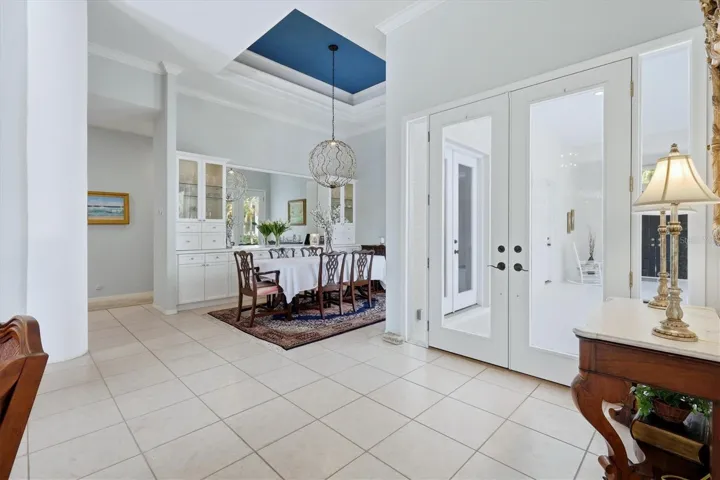 12 Foot Ceilings in Dinning Room & Living Room