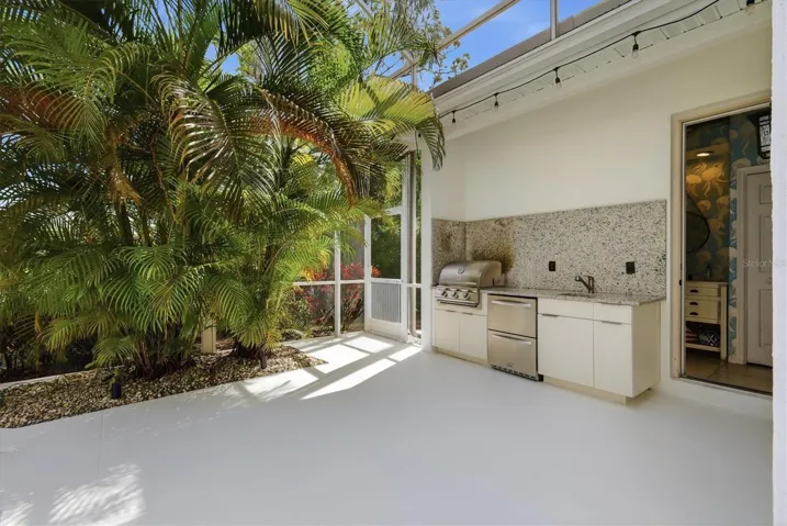 Out Door Kitchen & Pool Bath