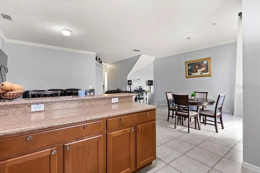 Great kitchen counter space