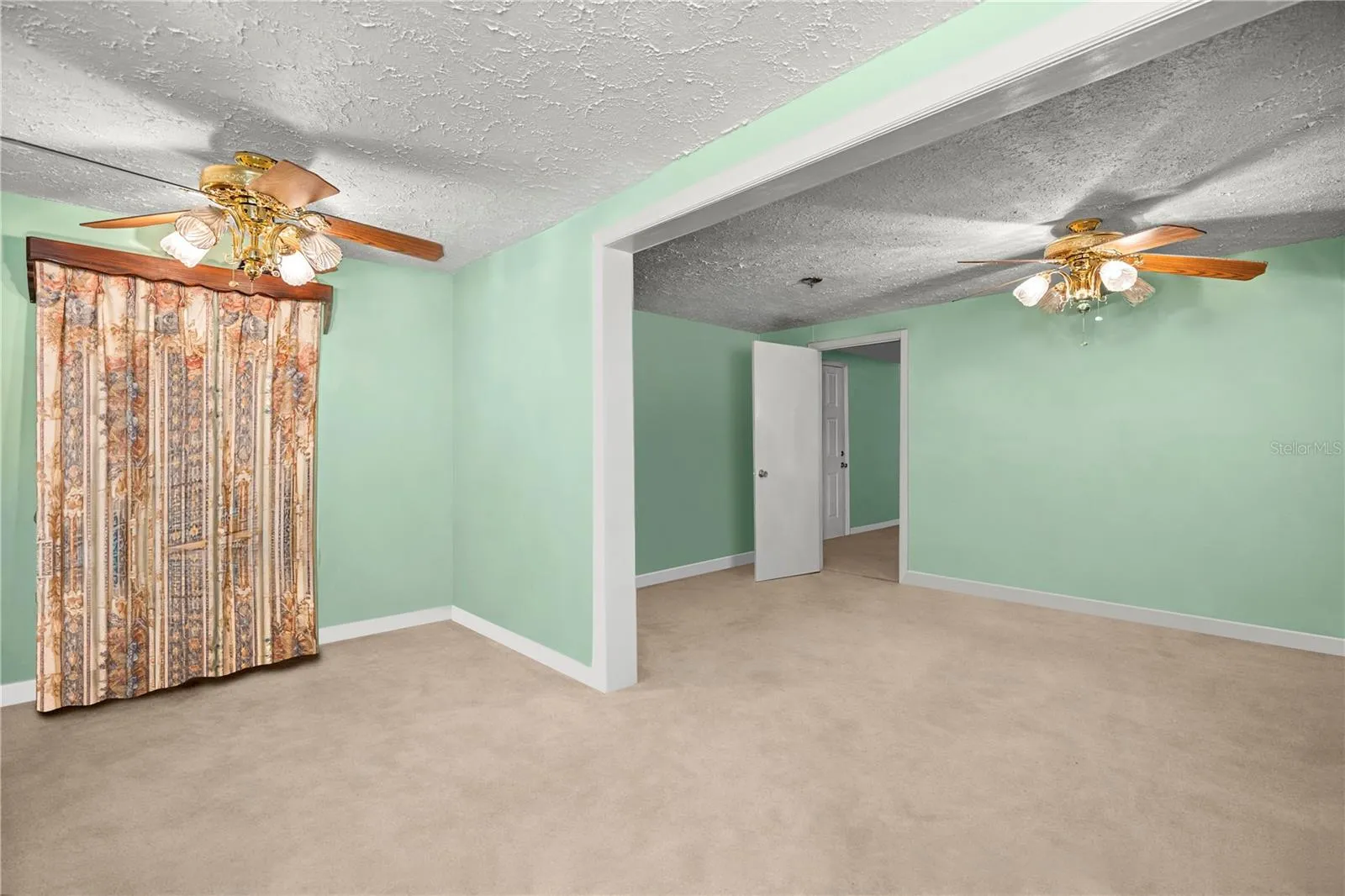 second story #2 large bedroom with sitting area for more beds or study virtual stage