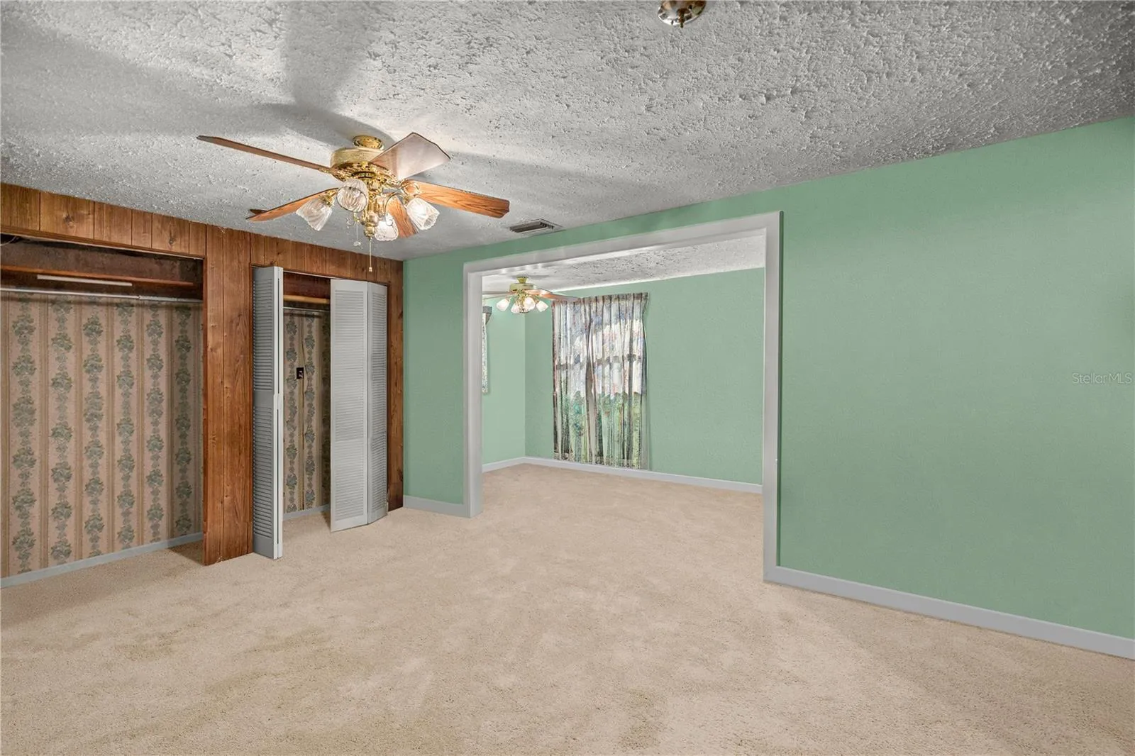 upstairs large bedroom #2 virtual stage