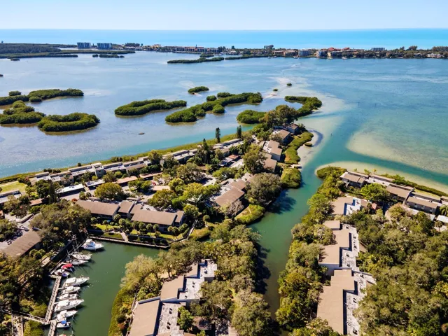 Overview of Pelican Cove harbor
