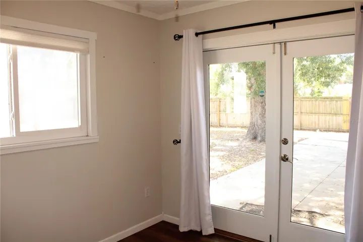 Bonus room/ office/ den/ reading room