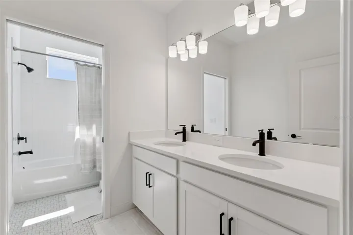 Full Bathroom 2 - Upstairs