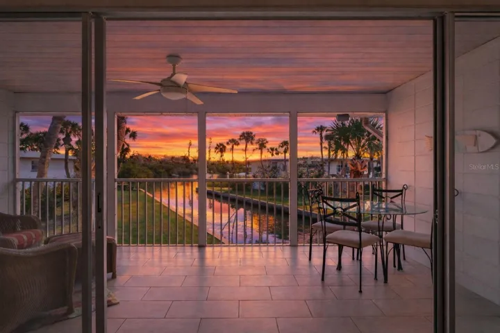 Gorgeous sunrise and sunsets from you lanai.