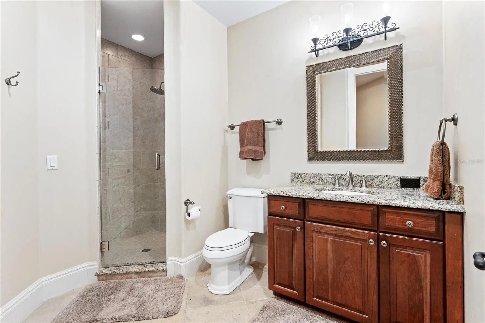 Full Guest Bathroom #4