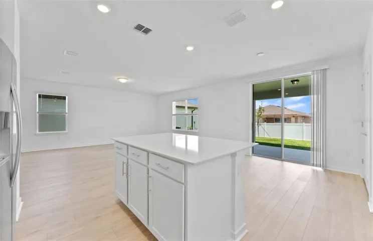 Center Island w/Storage