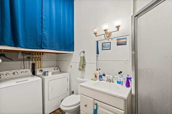 North unit bathroom