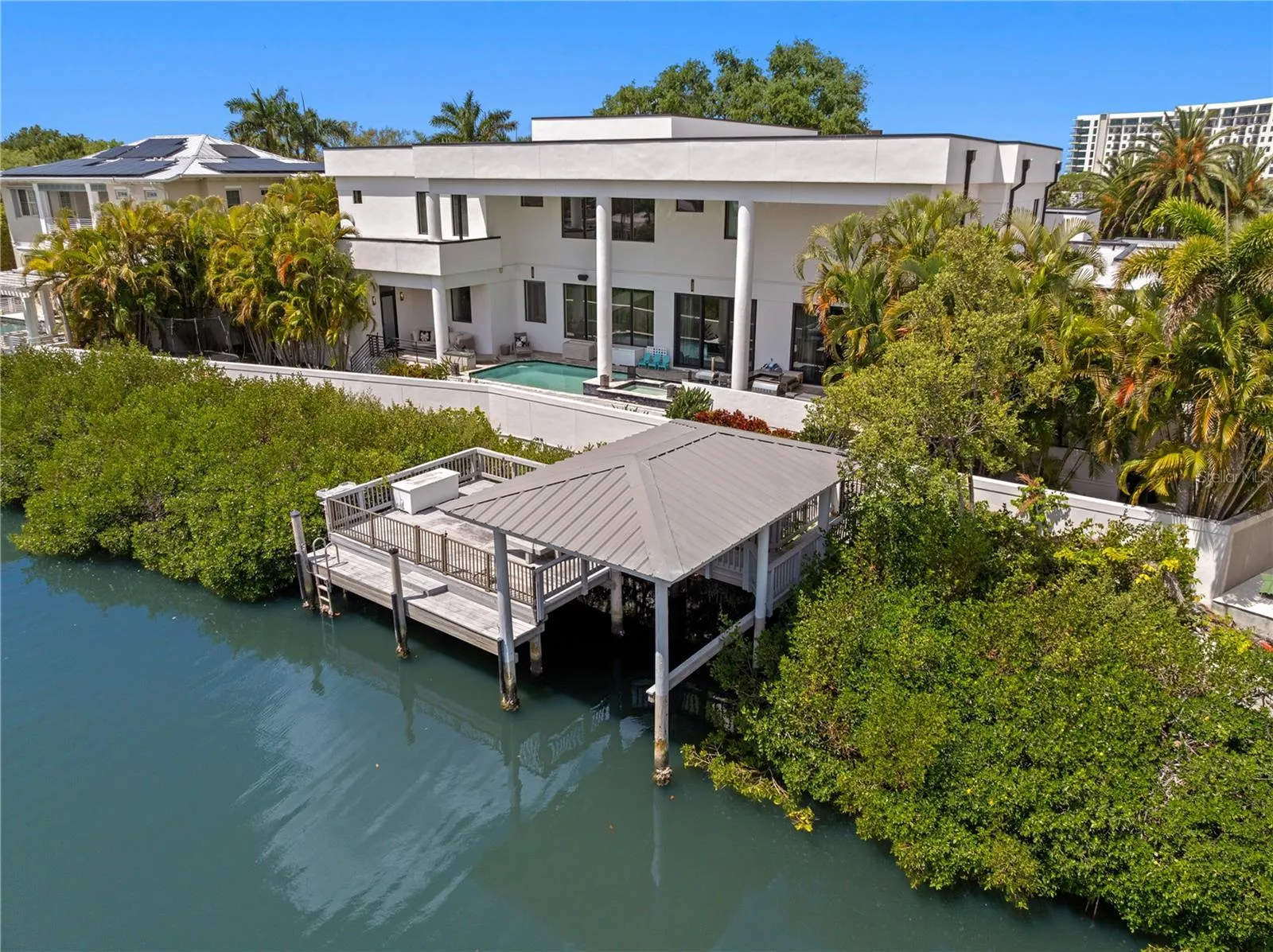 Large dock to fish or park boat