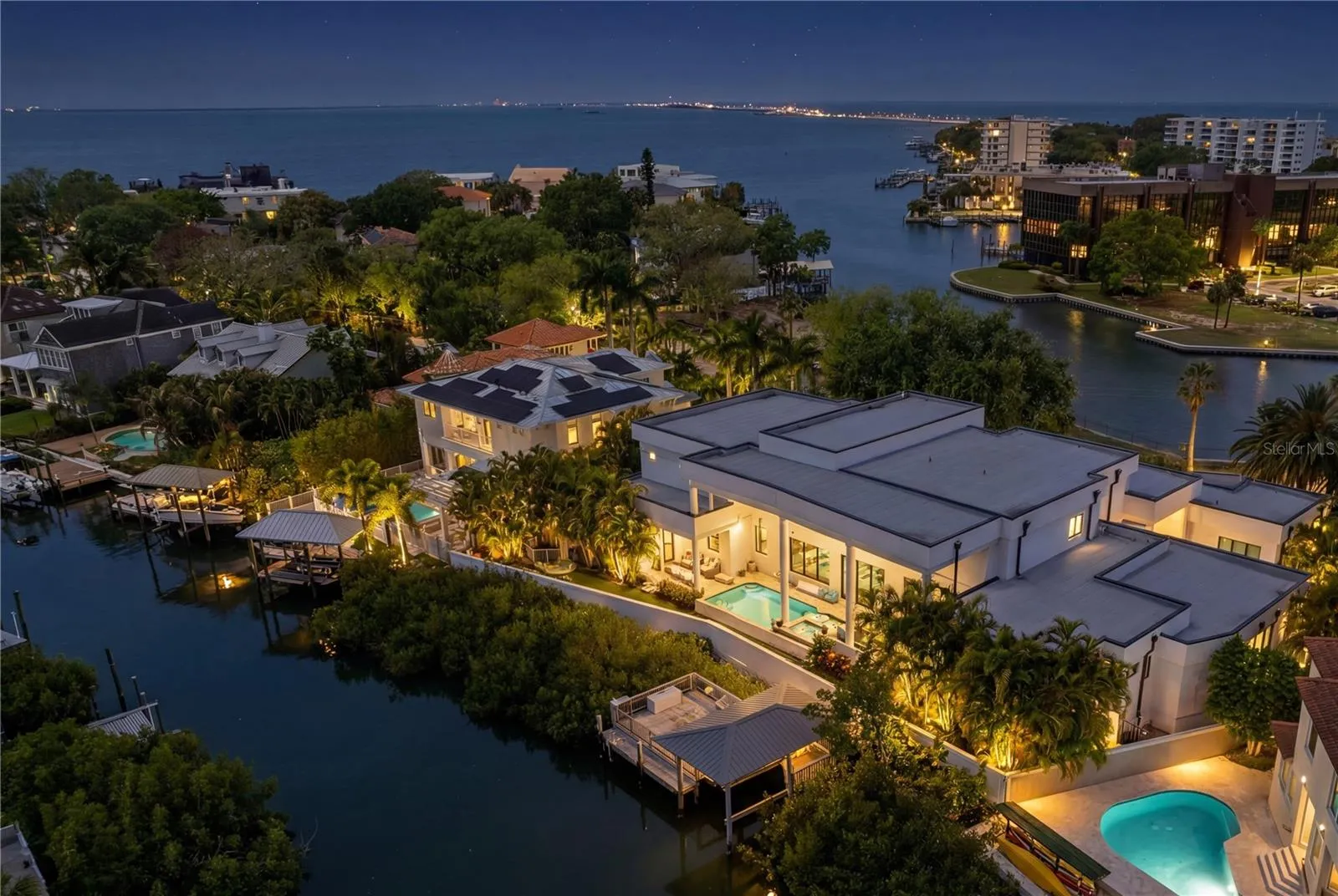 Perfect Water Location Only a 20 Minute Boat Ride to St. Pete