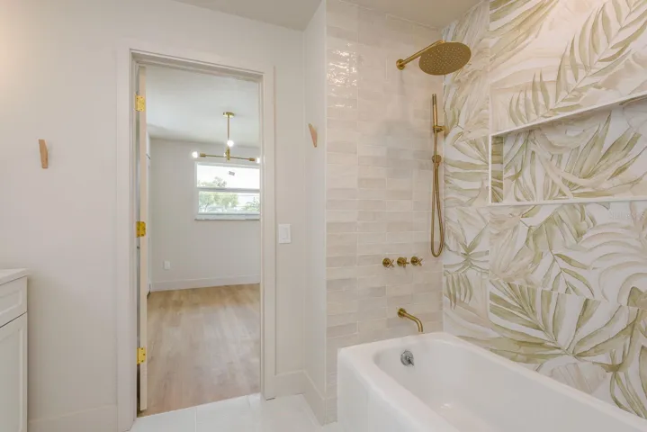 Guest / in-law apartment full bathroom