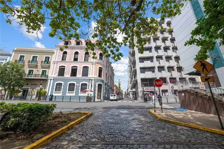 Gallardo Office Building - 301 Recinto Sur Street