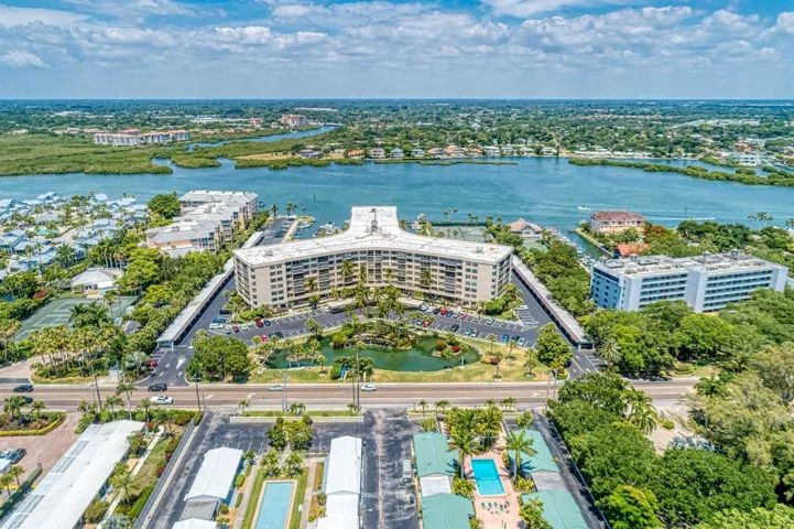 HARBOR TOWERS ON THE MAIN INTRACOASTAL WATERWAY!, RELAX WATCHNG THE DOLPHINS, SUNRISE OR PLAY TENNIS, TAKE A SAUNA, GREAT FITNESS ROOM, OR ENJOY THE OUTDOOR BBQ, HAVE COCKTAIL BY THE POOL....NO NEED TO GO ANYWHERE ELSE THIS IS PARADISE- INCLUDING RENTAL INCOME WHILE YOUR AWAY