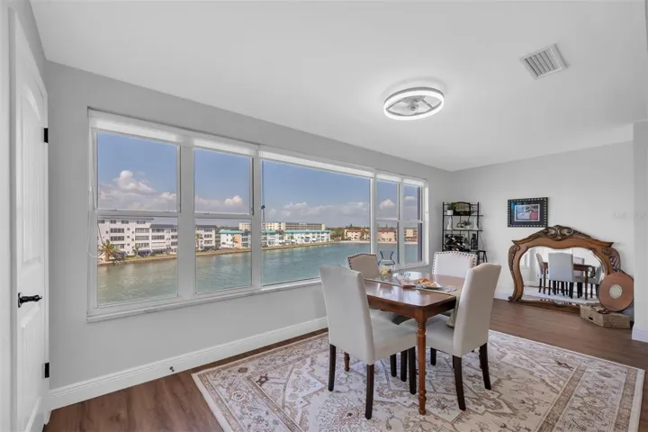 WATERFRONT LIVING!