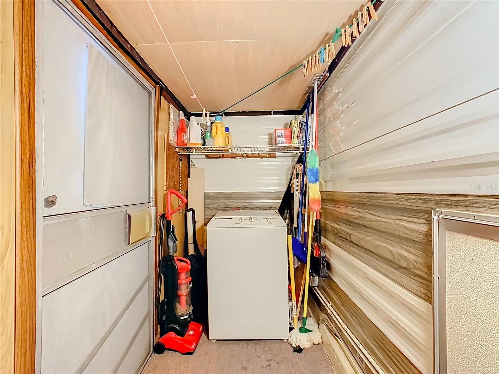 Storage off bedroom houses Dryer