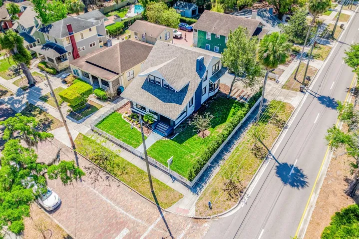 Spacious corner lot just minutes from the heart of Downtown Orlando for easy access to everything the city has to offer!