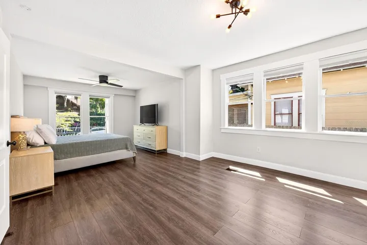 Oversized main floor primary suite - sitting area.