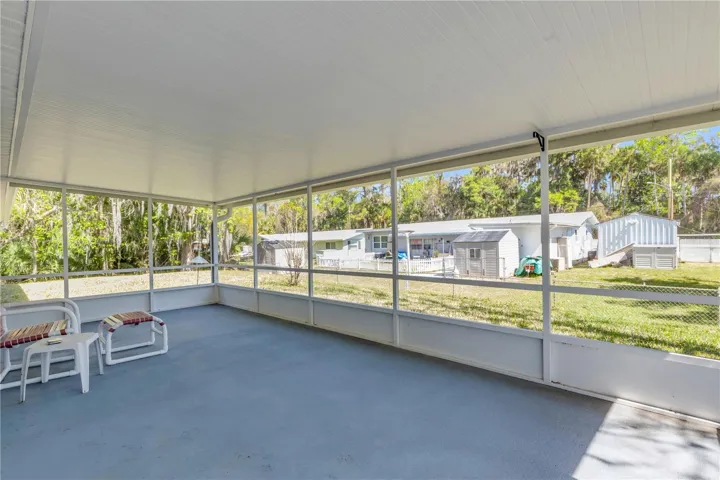 Large screen porch