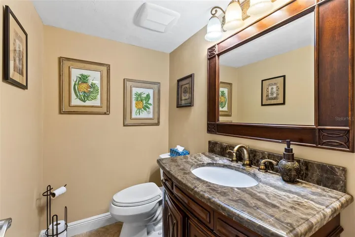 1/2 Bathroom
