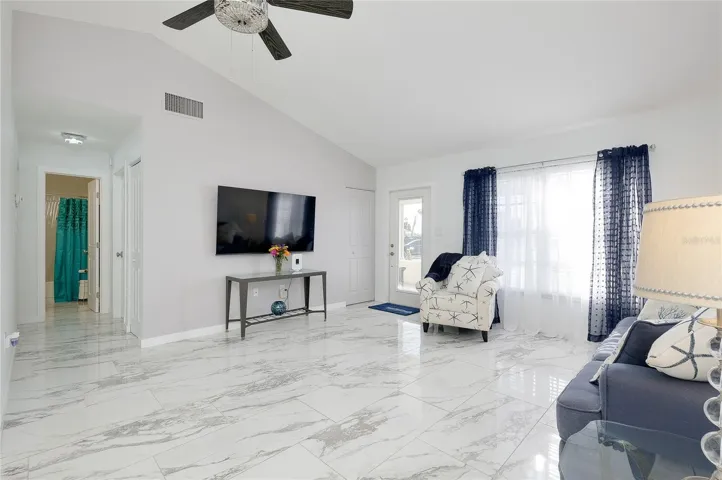 Spacious High ceiling