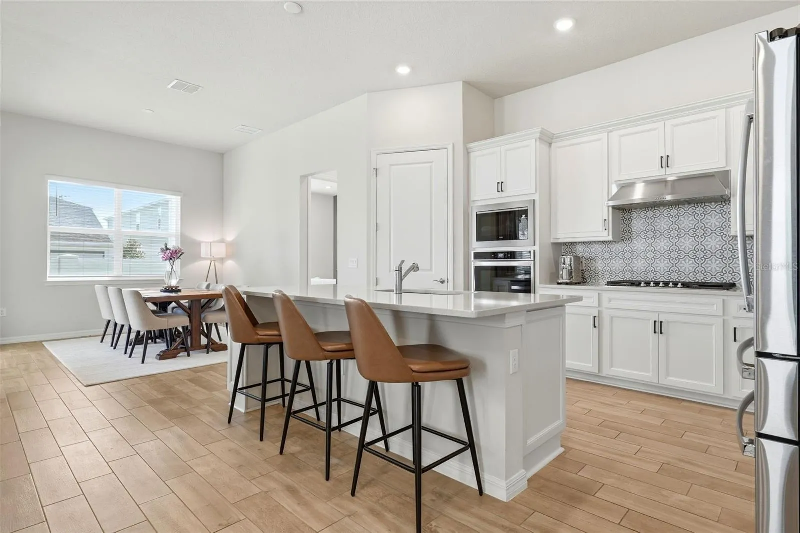Kitchen &amp; Dining
