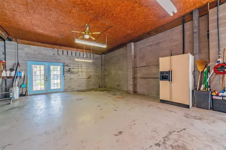OVERSIZED GARAGE