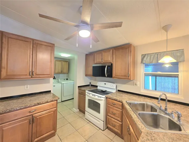 Kitchen &amp; laundry.