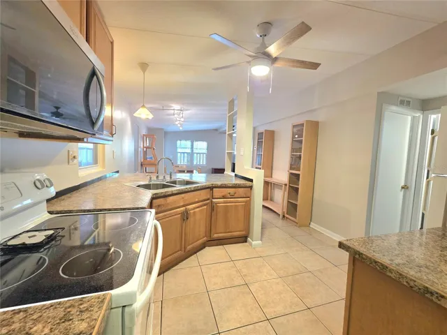 kitchen looking towards dinind area.