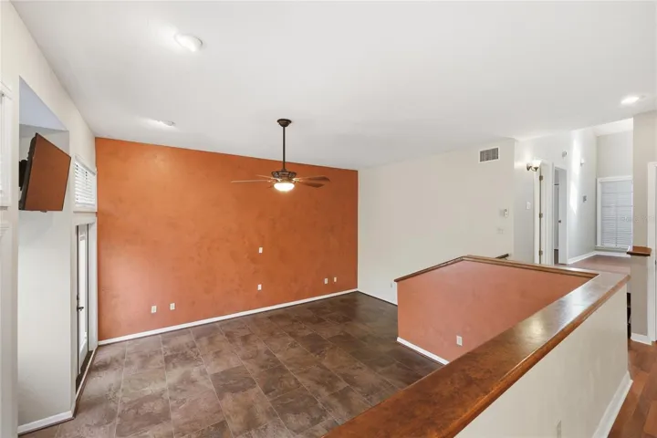 FAMILY AREA, HIGH CEILINGS