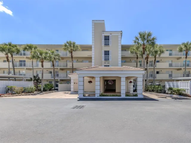 Main entry of the Ninth Fairway Building
